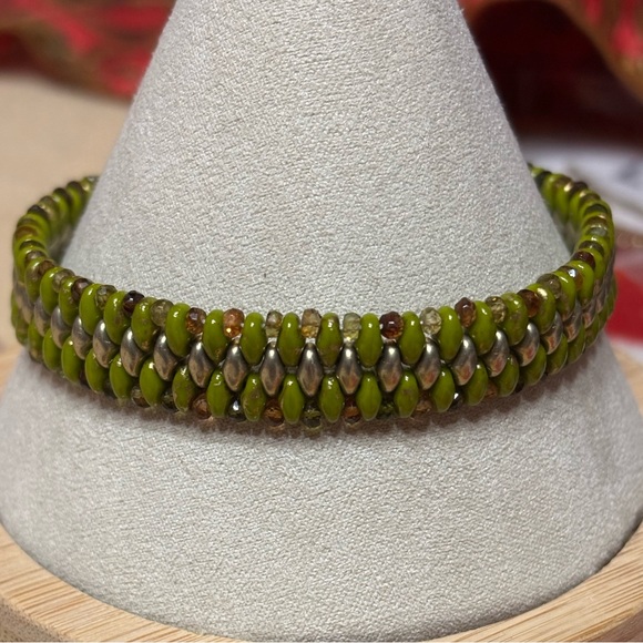 Hand Crafted Bracelet Olive Green and Gold Tone Beads Tourmaline crystals 8in - Picture 3 of 8